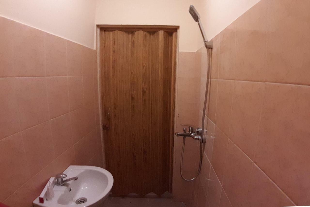Oyo 1053 Angelyn Home Stay Медан Екстериор снимка