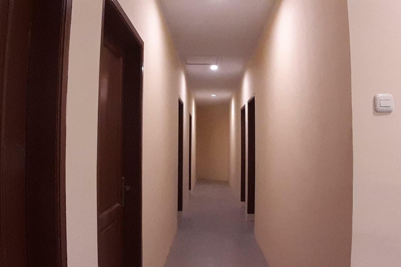 Oyo 1053 Angelyn Home Stay Медан Екстериор снимка