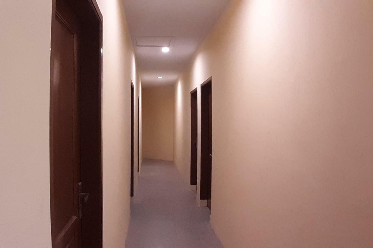 Oyo 1053 Angelyn Home Stay Медан Екстериор снимка