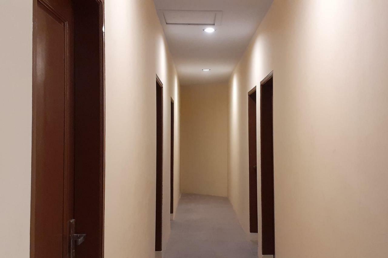 Oyo 1053 Angelyn Home Stay Медан Екстериор снимка