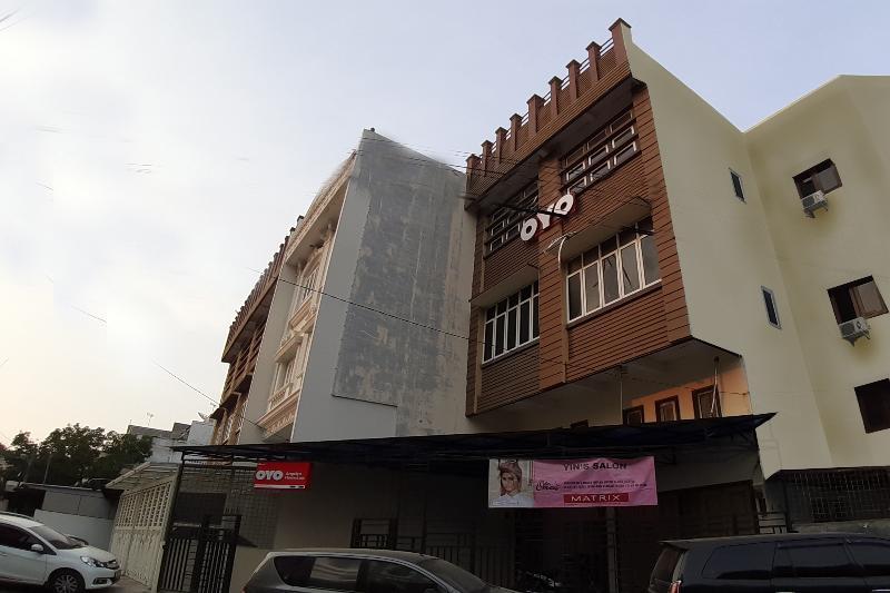 Oyo 1053 Angelyn Home Stay Медан Екстериор снимка
